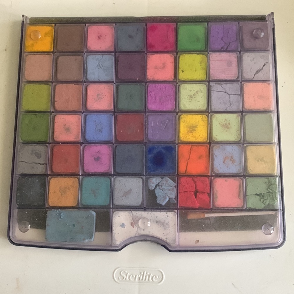 Chalks - Picture 2 of 4